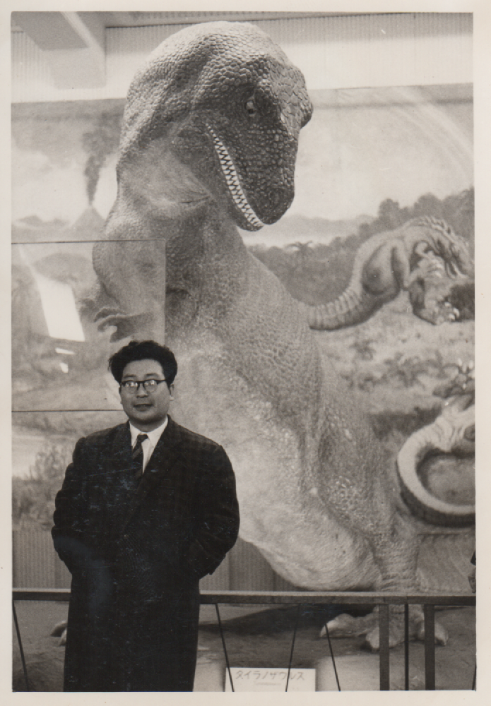 ティラノザウルスと小松左京（1960年代中頃・小松左京のアルバムより・撮影者不明）