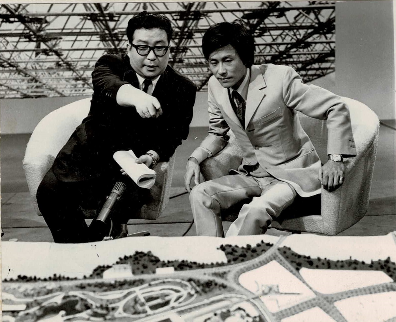 黒川紀章先生と小松左京）（1969）1